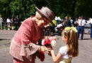 Koningin Beatrix verricht openingshandeling Provinciehuis NH